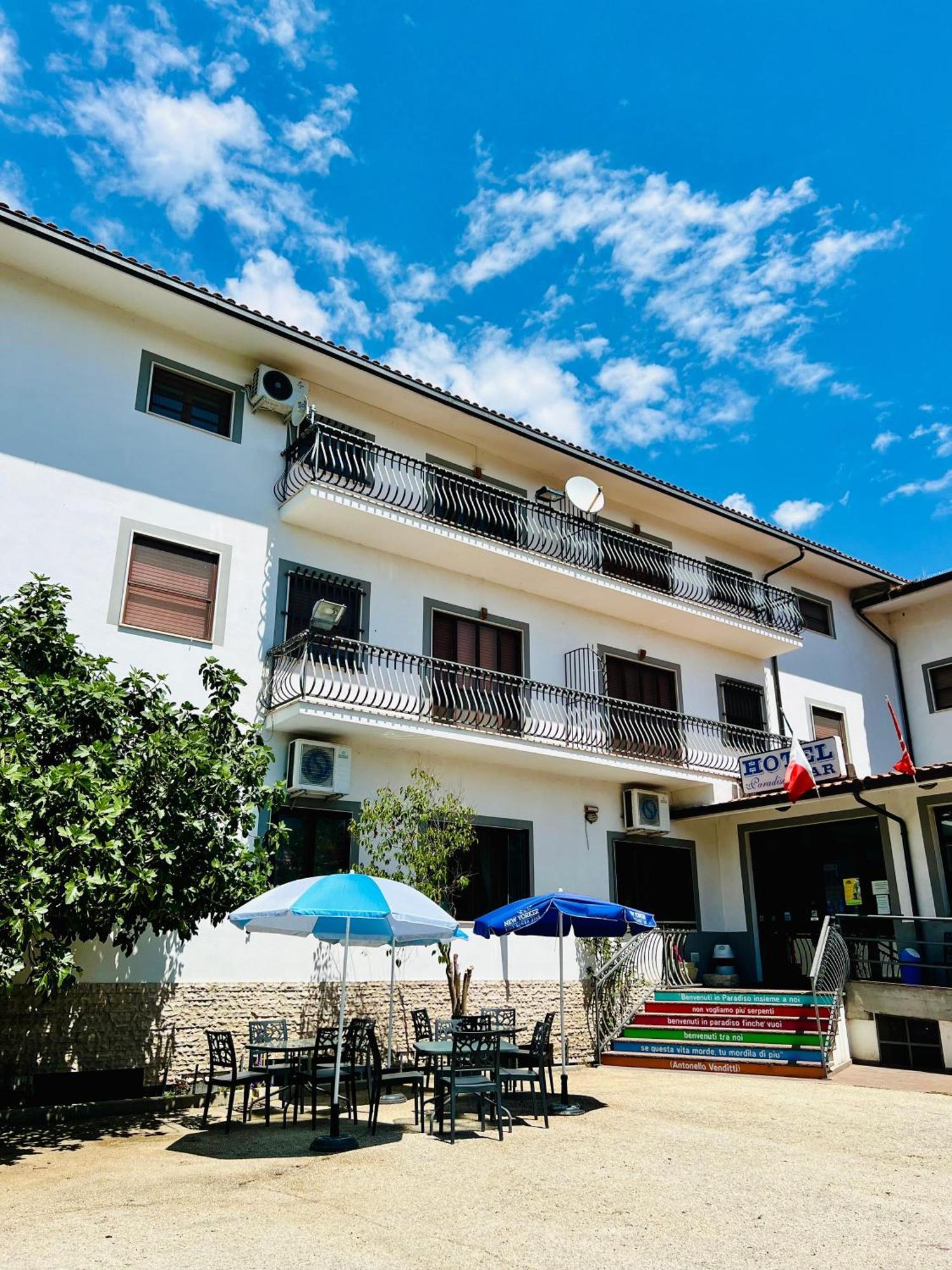 Hotel Paradiso Celano Kültér fotó
