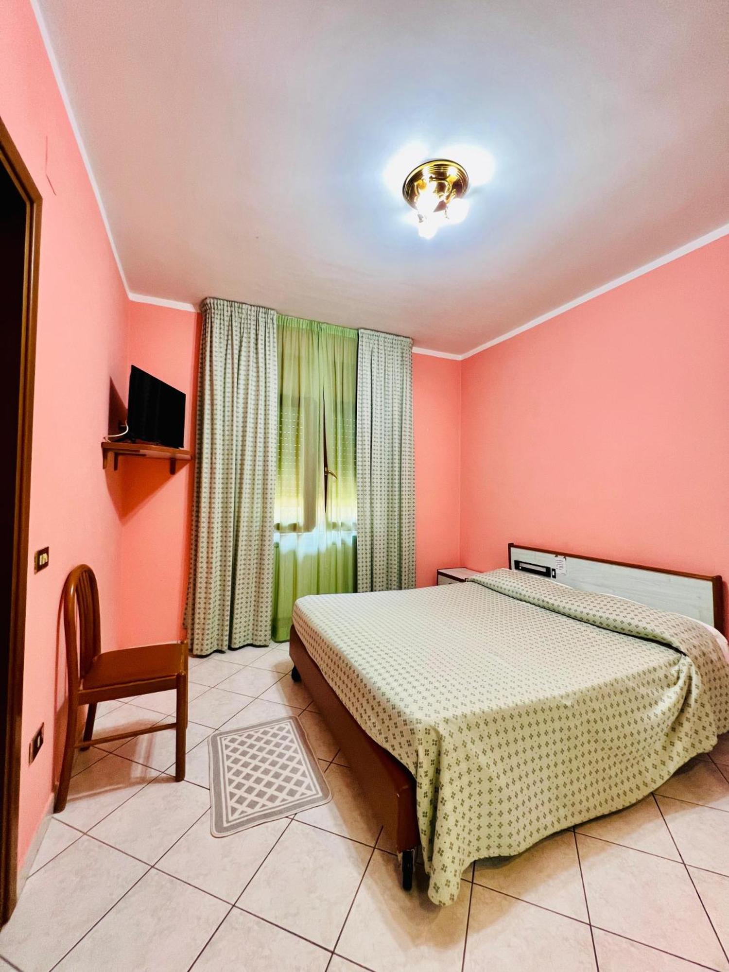 Hotel Paradiso Celano Kültér fotó