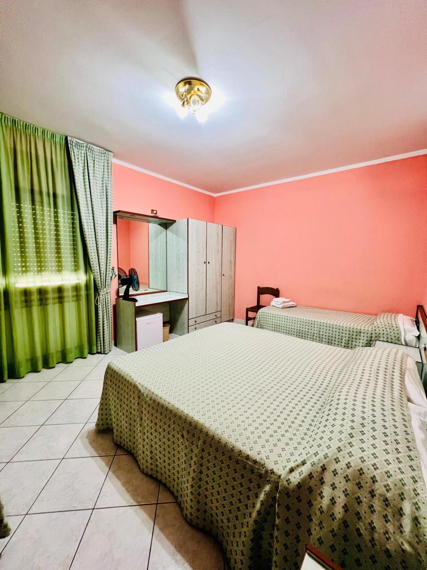 Hotel Paradiso Celano Kültér fotó
